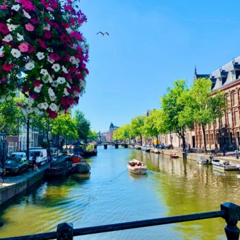 Ein Boot in Amsterdam mieten ist eine der besten Möglichkeiten, die Stadt zu erkunden